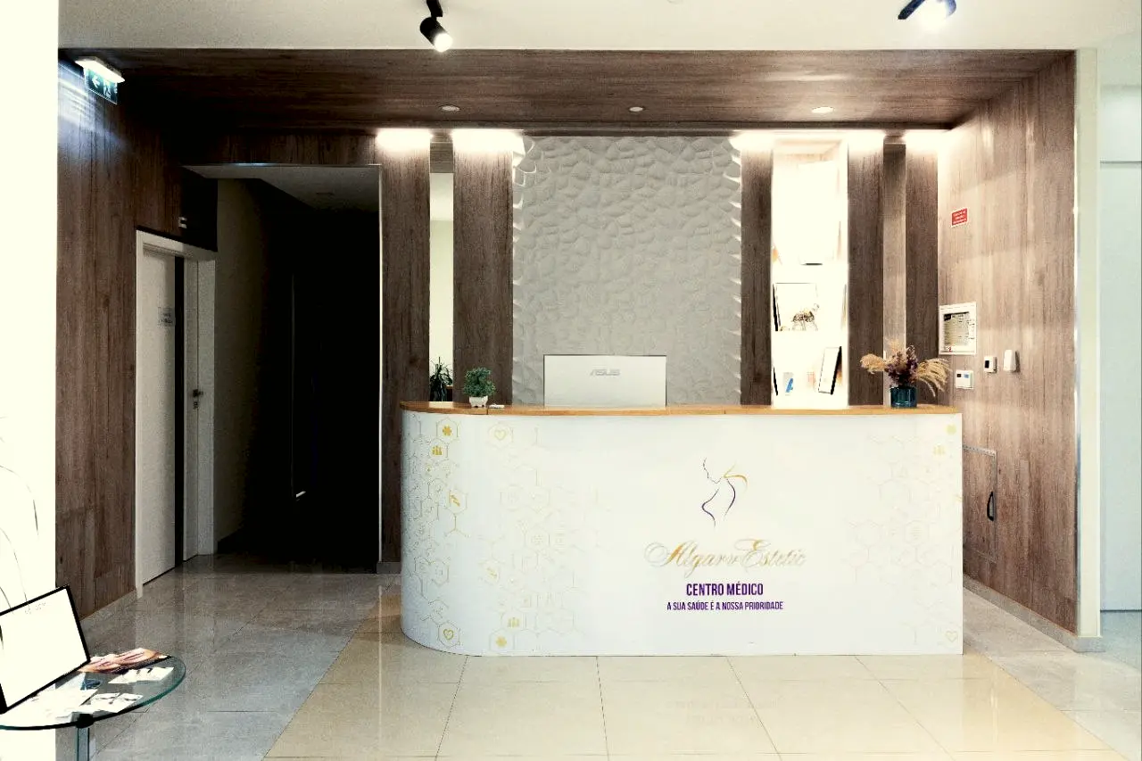Receção do Centro Médico AlgarvEstetic em Portimão
